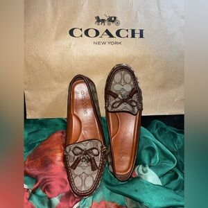 Coach Greenwich loafer: Size 8 
Worn approximately twice and thoroughly cleaned.